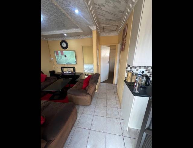 2 BEDROOM HOUSE FOR SALE IN VOSLOORUS